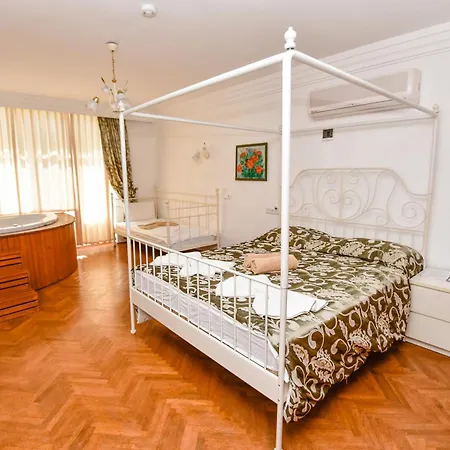 Malikane Villa *
